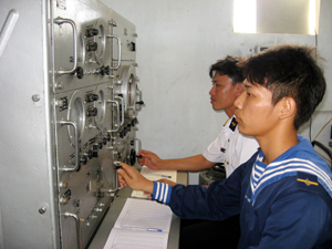Những “mắt thần” lặng lẽ giữa đảo xa